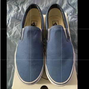 Sneakers/Tennis Shoes